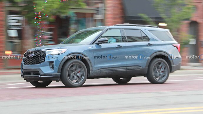 2024-ford-explorer-side-view-spy-photo