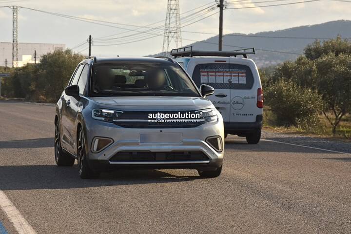 imgi_58_2026-volkswagen-id-cross-prototype-spied-with-minimal-camouflage_1