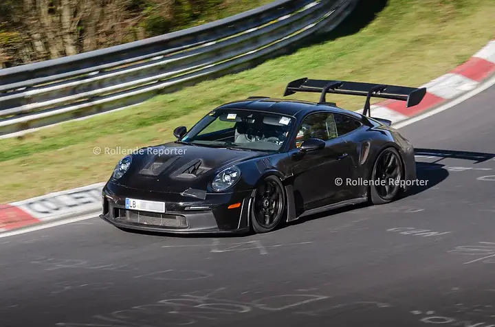 Porsche is working on the 992 GT3 RS facelift 😳Early prototypes have old front bumpers and hea
