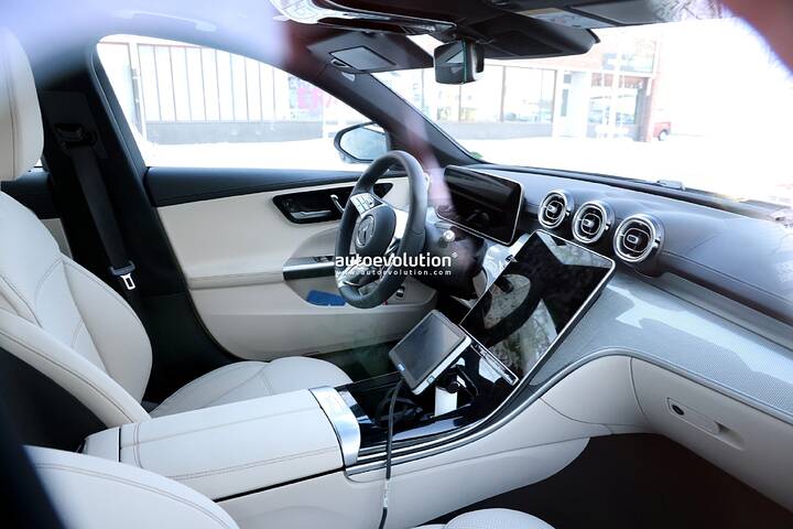 spy-photos-2027-mercedes-benz-c-class-facelift-reverses-all-touch-steering-wheel-trend-268016_1