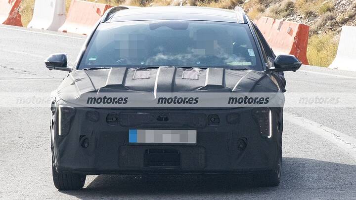 2026 KIA K4 Wagonotos-espia-2025109798-1756496599_4