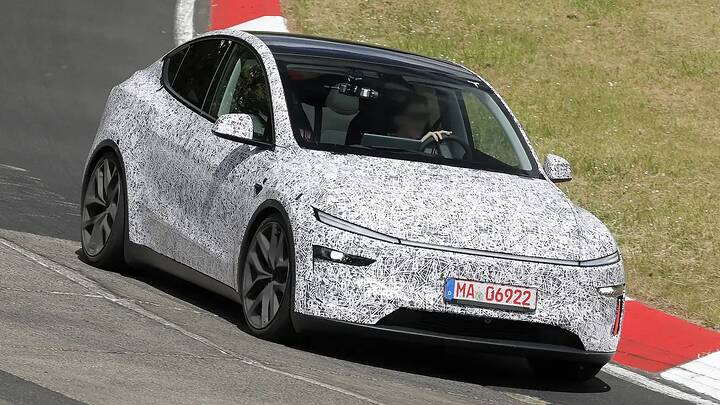 Tesla Model Y Performance - dynamic front 3_4_ixyypt