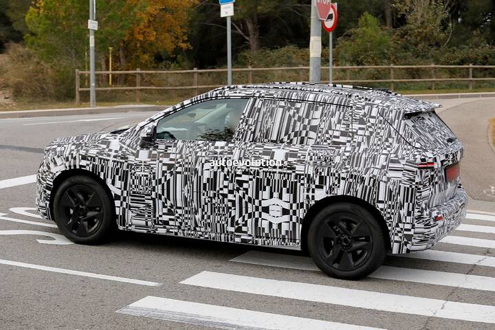 imgi_36_2026-skoda-epiq-spied-looking-as-close-to-production-as-it-gets_6