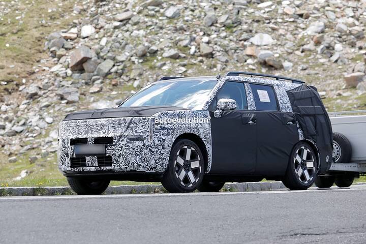 spy-photos-facelifted-2028-hyundai-santa-fe-incorporates-nexo-stylistic-traits_6