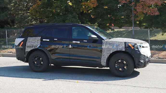 updated-ford-explorer-timberline-spy-photos (5)