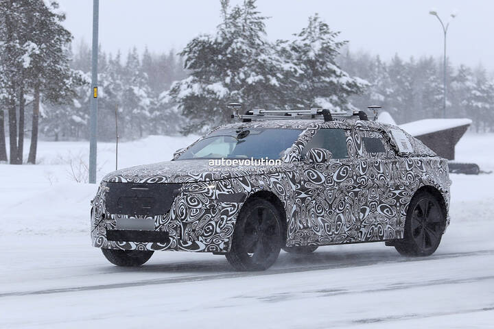 2027-range-rover-velar-electric-spotted-newcarscoops-0020