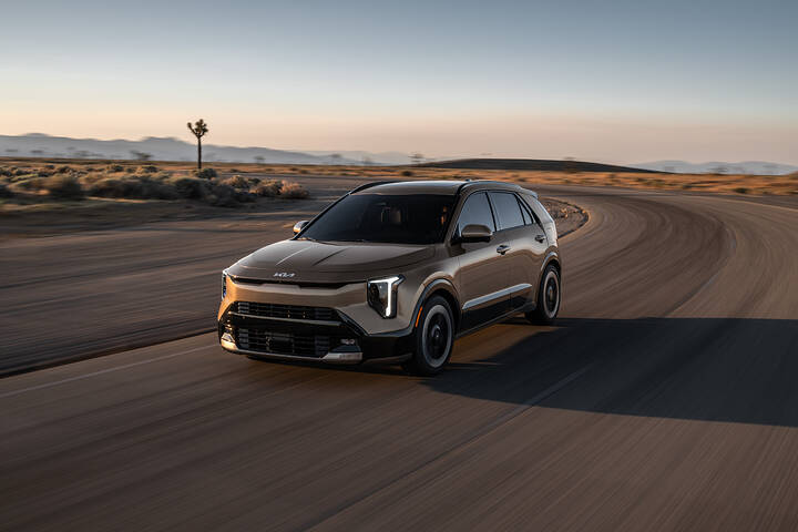 24874_2027_Niro
