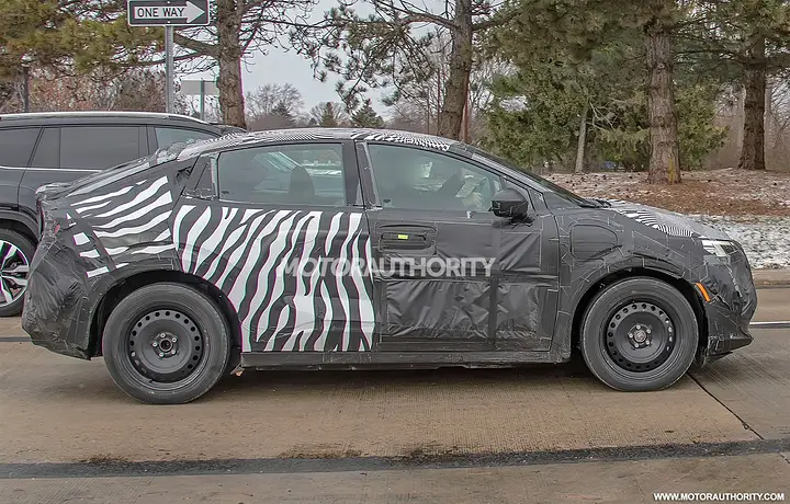 2026-nissan-leaf-spy-shots--photo-via-baldauf_100952043_h