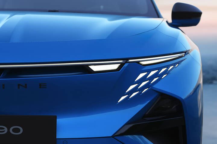 The all-new Alpine A390 will be priced_1665763