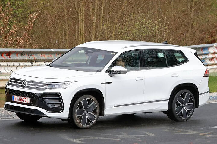 Formerly black and now white, the 'future' Volkswagen Tiguan Allspace demonstrates its power in new tests at the Nürburgring6