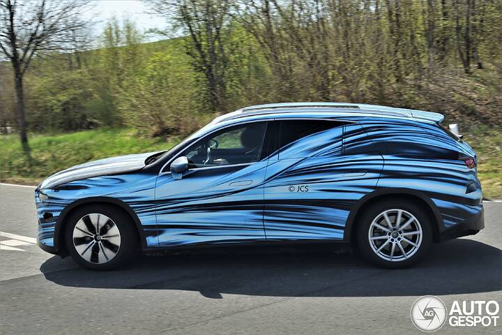 mercedes-benz-eqc-suv-2025-975fb-c437816062025213246_3