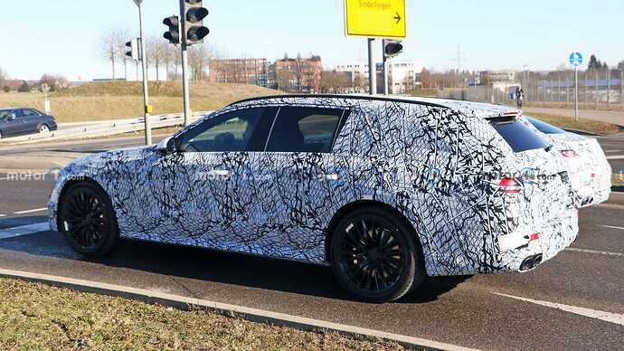 mercedes-amg-e53-wagon-spy-photos (8)