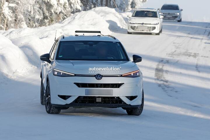 imgi_43_2027-volkswagen-t-roc-r-spied-packing-golf-r-thrills_3