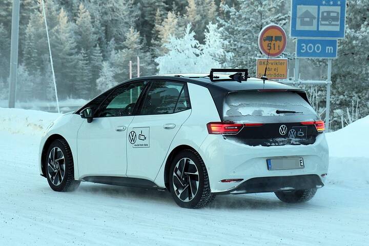volkswagen-id3-facelift-2027-fotos-espia-2026111917-1767869055_23
