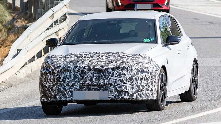 Cazado el nuevo Peugeot 308, descubre la renovación que desafía al Golf en estas fotos espía 3