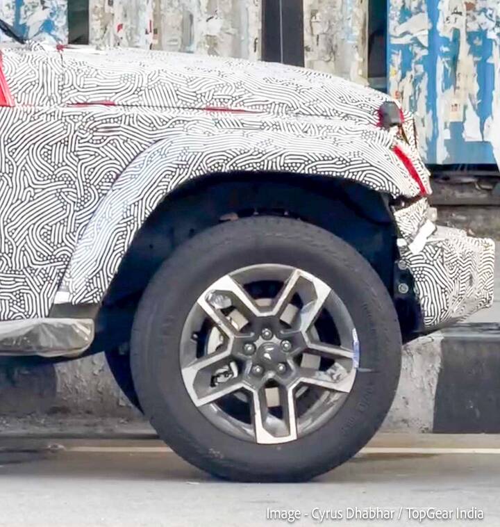 imgi_5_new-mahindra-thar-facelift-alloys-spied-newcarscoops-2