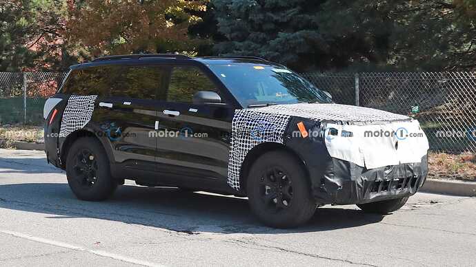 updated-ford-explorer-timberline-spy-photos (6)