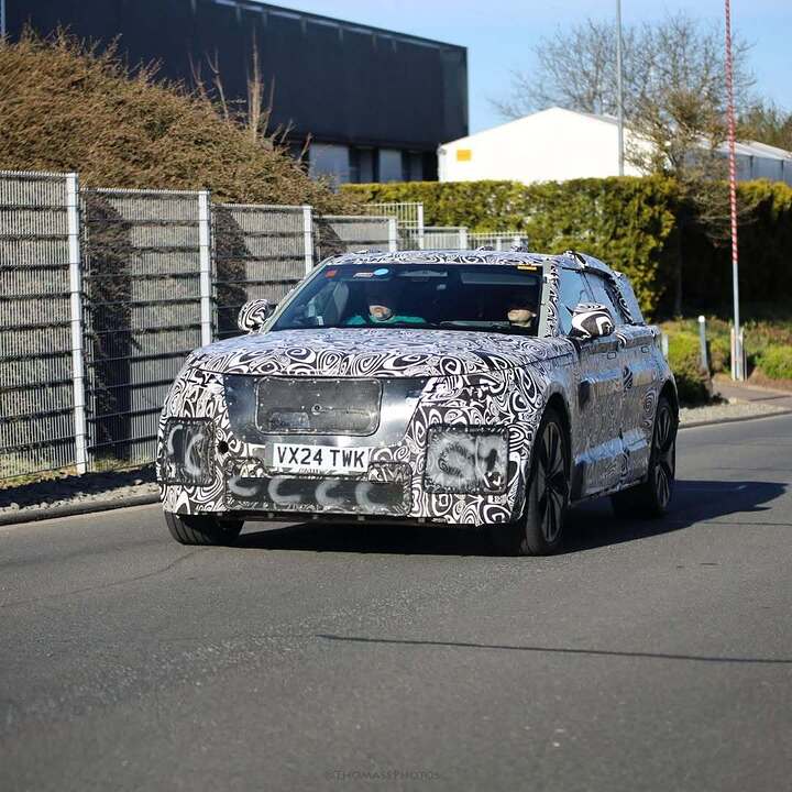 Prototype of the upcoming 'Range Rover Velar EV' #rangerover #rangerovervelar #velarev # spyshot #spycar #erlkönig #nurburgring #nürburgring #greenhell #nordschleife #ThomasSPhotos #wilcoblock (1)