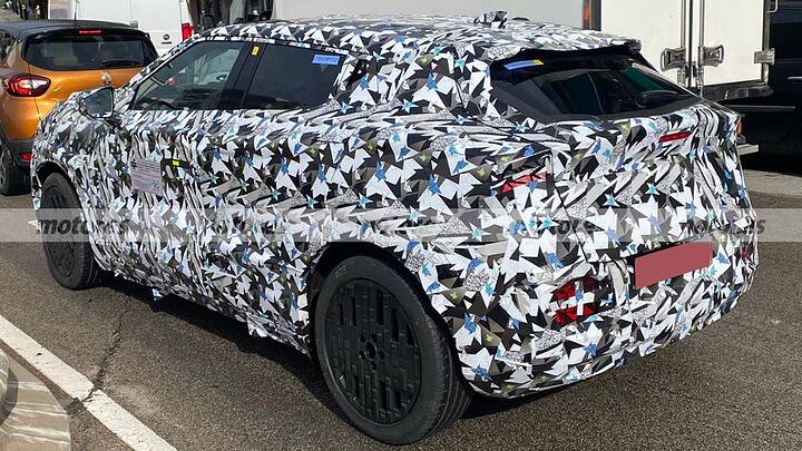 First spy photos of the new 2026 Nissan JUKE, the SUV that promises to surprise everyone again 11