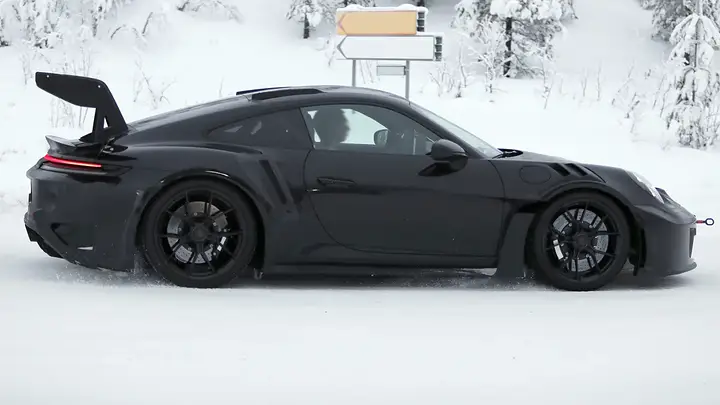 Porsche 911 GT3 RS facelift 992 Jan 26--newcarscoops-5