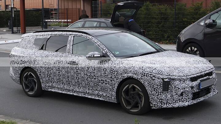 kia-k4-wagon-2026-fotos-espia-destape-2025110845-1762157273_6