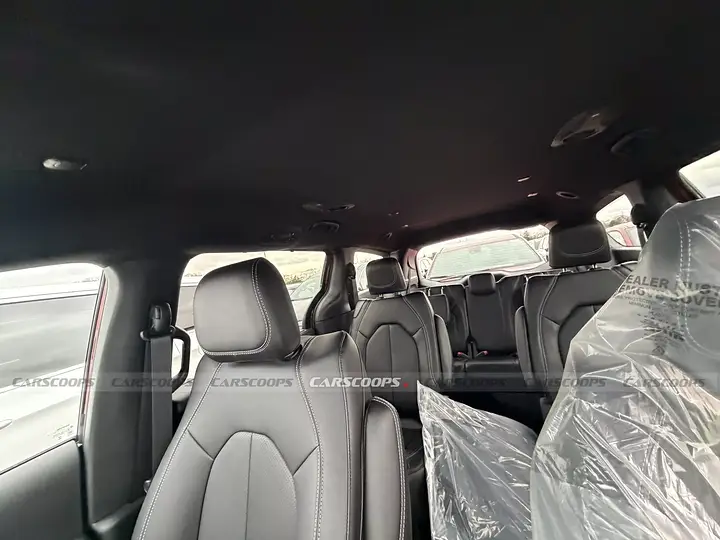 2027-Chrysler-Pacifica-newcarscoops_003-2048x1536