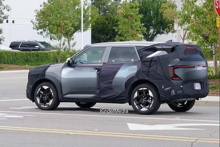 Kia is testing Seltos in the USA. So far, the car is covered with camouflage, but we have revealed to you the secret of the body style of the future hybrid from Kia. #2026kiaseltos #kia #kiaseltos #camouflage #prototype #erlkoenig