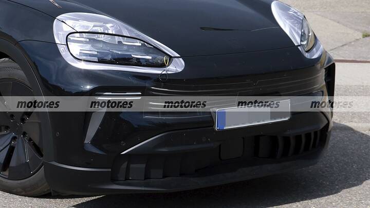 Finally revealed! The new electric Porsche Cayenne reveals its interior (and its new face, too)