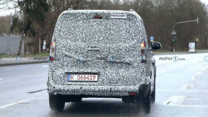ford-transit-courier-first-spy-photo (14)