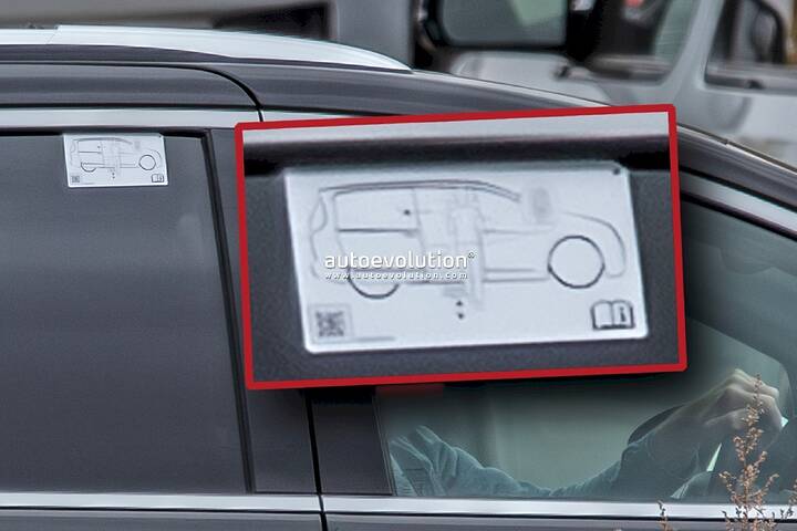 imgi_50_2027-chrysler-pacifica-spotted-with-halcyon-cues-to-capitalize-on-the-minivan-resurgence_14