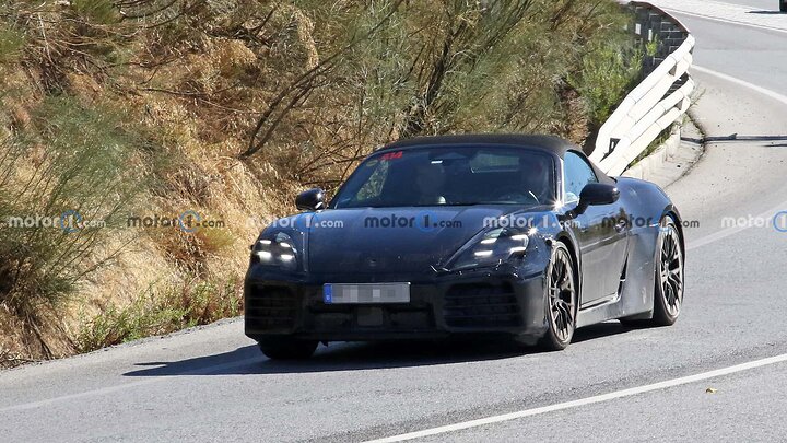 2025-porsche-boxster-ev-spied-with-final-headlights-and-taillights (2)