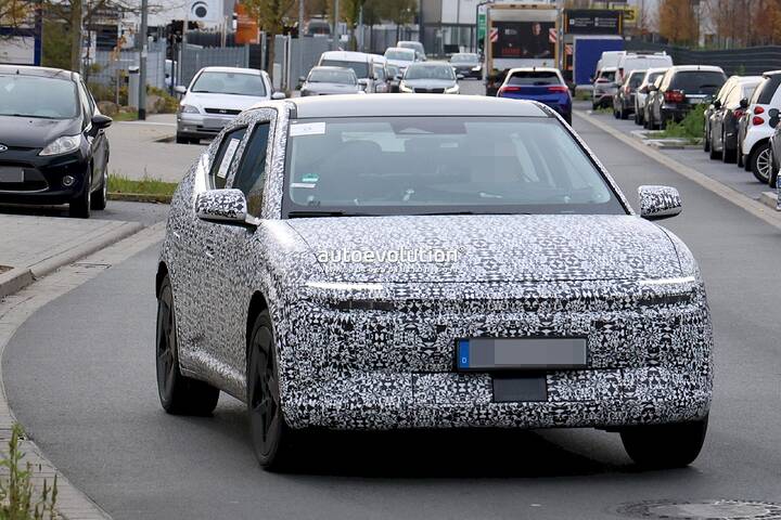 imgi_62_the-hyundai-ioniq-3-spied-with-concept-three-cues-tesla-esque-pleos-infotainment-system_12