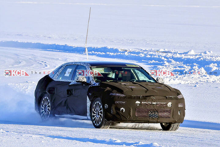 Hyundai Grandeur facelift Interior Reveals Pleos Connect infot0003