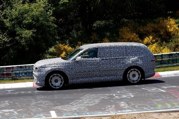 2026-genesis-gv90-three-row-luxury-electric-suv-caught-lapping-the-nurburgring-in-anger_33