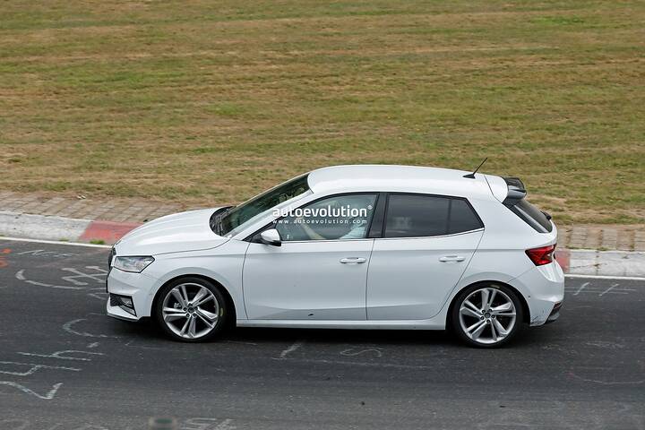 imgi_66_2026-skoda-fabia-rs-potentially-spied-may-feature-volkswagen-polo-gti-muscle_17