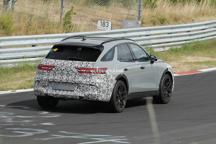 spy-photos-2027-genesis-gv70-hybrid-looks-fast-at-the-nurburgring-nordschleife_19