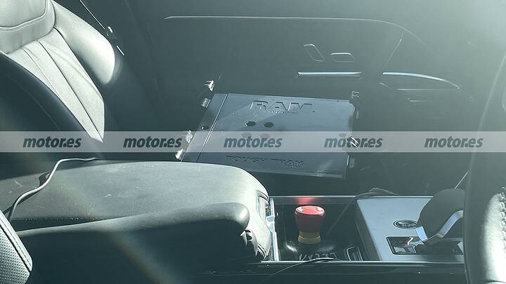 El Range Rover 2026 ya deja ver su interior, estrena una sorpresa tecnológica que nadie esperaba 3