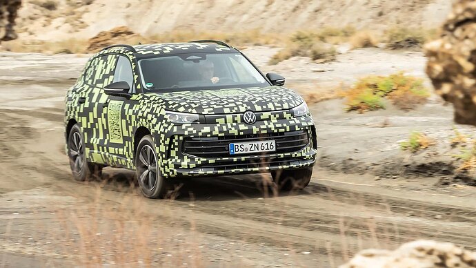 vw-tiguan-2023-covered-drive (14)