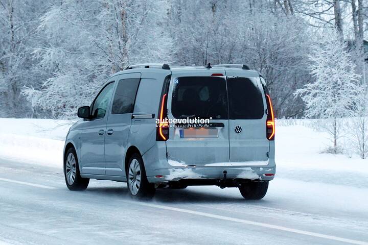 imgi_47_2027-volkswagen-caddy-facelift-spied-looking-mostly-unchanged-from-outgoing-model_12
