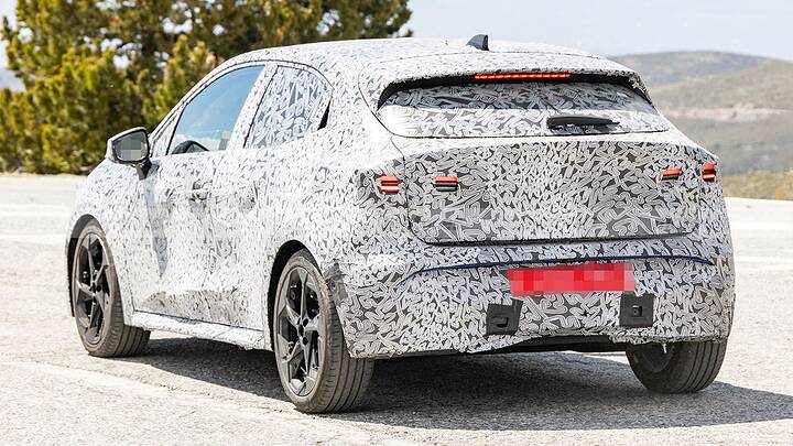 El interior del nuevo Renault Clio 2026 se descubre en estas fotos espía que adelantan un coche más digital y conectado 11