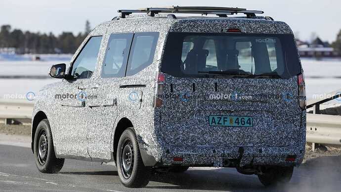 ford-tourneo-courier-spy-photo (11)