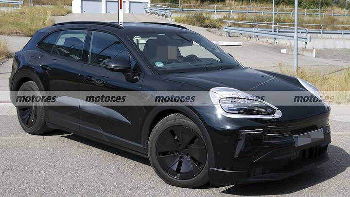 Finally revealed! The new electric Porsche Cayenne reveals its interior (and its new face, too)