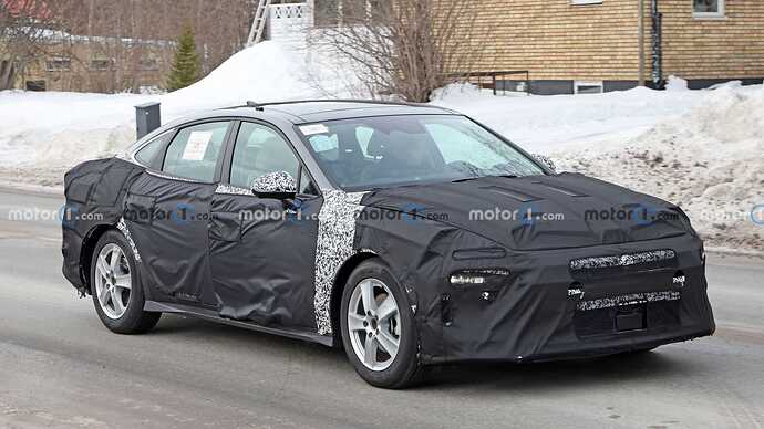 hyundai-sonata-redesign-front-view-spy-photo (7)