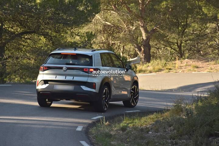 imgi_70_2026-volkswagen-id-cross-prototype-spied-with-minimal-camouflage_13