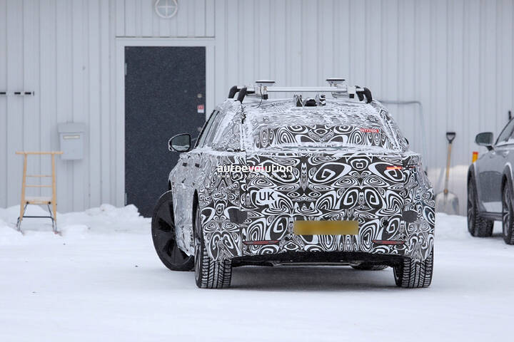 2027-range-rover-velar-electric-spotted-newcarscoops-0001