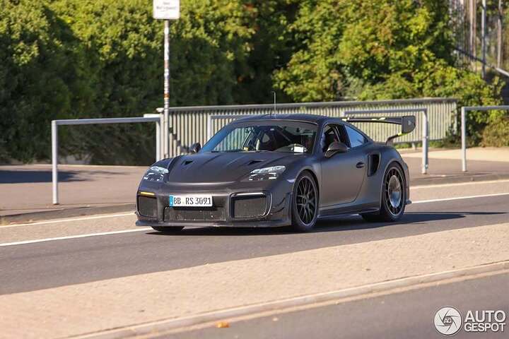 Manthey Racing has been caught testing a Porsche 991 GT2 RS at the Nürburgring, and early signs (2)