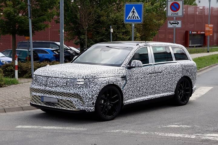 imgi_56_2027-genesis-gv90-spied-with-purportedly-optional-coach-doors-open_10