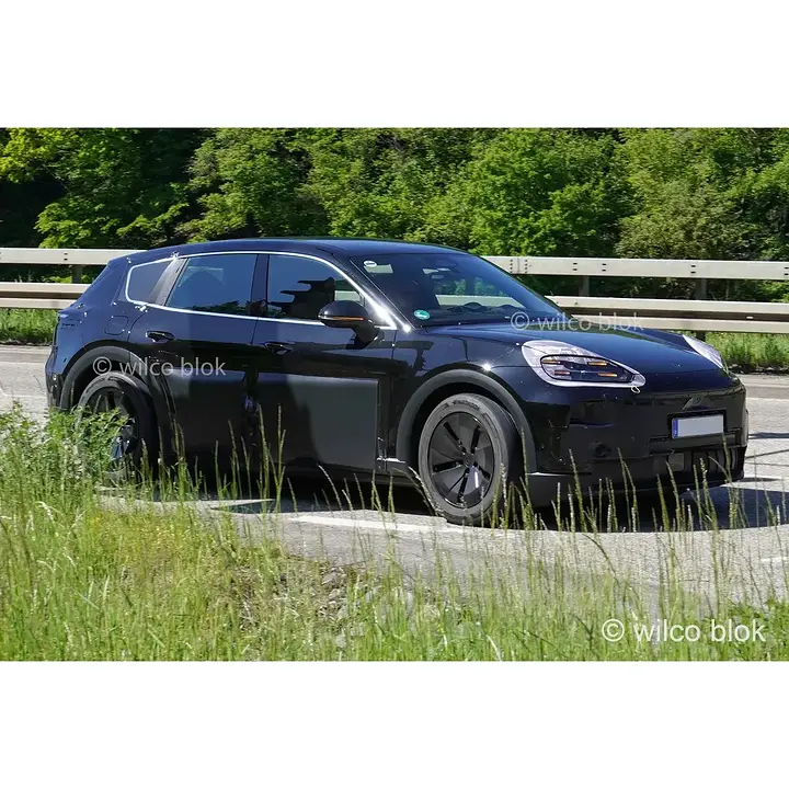 Captured during real-world testing near Porsche's development center in Weissach- the all-electric Porsche Cayenne!#Porsche #Cayenne #ev #Porschecayenne #cayenneev #electric #suv #prototype #erlkönig #spyshot #carspy #Germany #Weissach