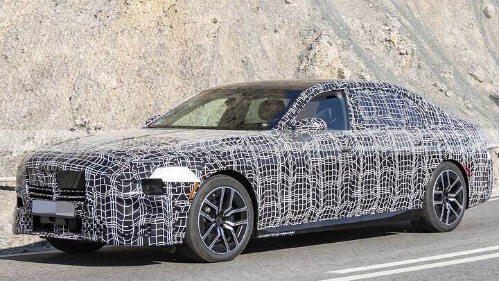 El nuevo BMW Serie 7 2026 se deja ver en nuevas fotos espía… y sí, los faros finos y polémicos siguen ahí 7