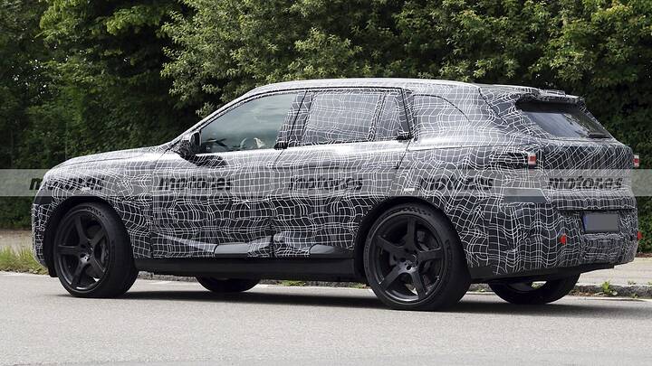 BMW ya prueba el iX5 M70 xDrive, no parece un super-SUV eléctrico pero va a volar 10